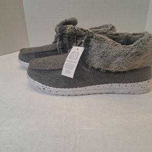 Coasis women's fur lined slipon shoes. Size 10.